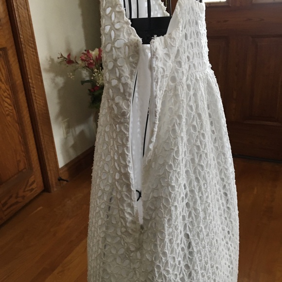 Adorable fully lined white dress - Picture 4 of 8